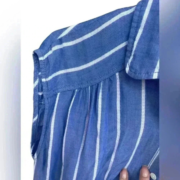 MAX STUDIO women’s striped blue/white short sleeve button down sz M gently used - Picture 7 of 7